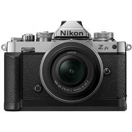NIKON Z fc + Nikkor Z DX 16–50mm f/3.5-6.3 VR Kit (20.9 MP, APS-C / DX, Silber, Grau)