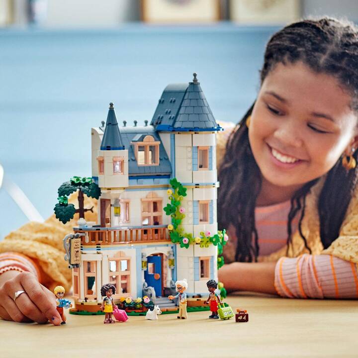 LEGO Friends Burg mit Ferienunterkunft (42638)