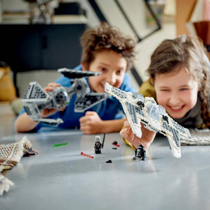 LEGO Star Wars Le chasseur Fang Mandalorien contre le TIE Interceptor (75348)